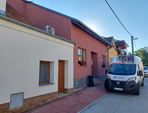 Zateplení stropu rodinného domu pomocí foukané izolace